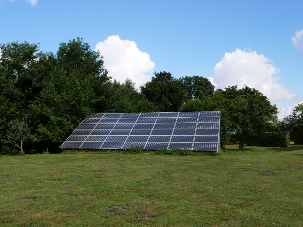 Photovoltaik-Anlage im Garten